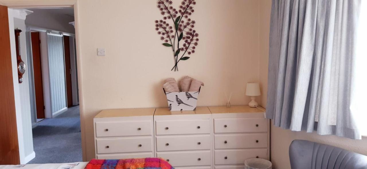 The Hermitage Private Detached Bungalow Villa Rhyl Dış mekan fotoğraf