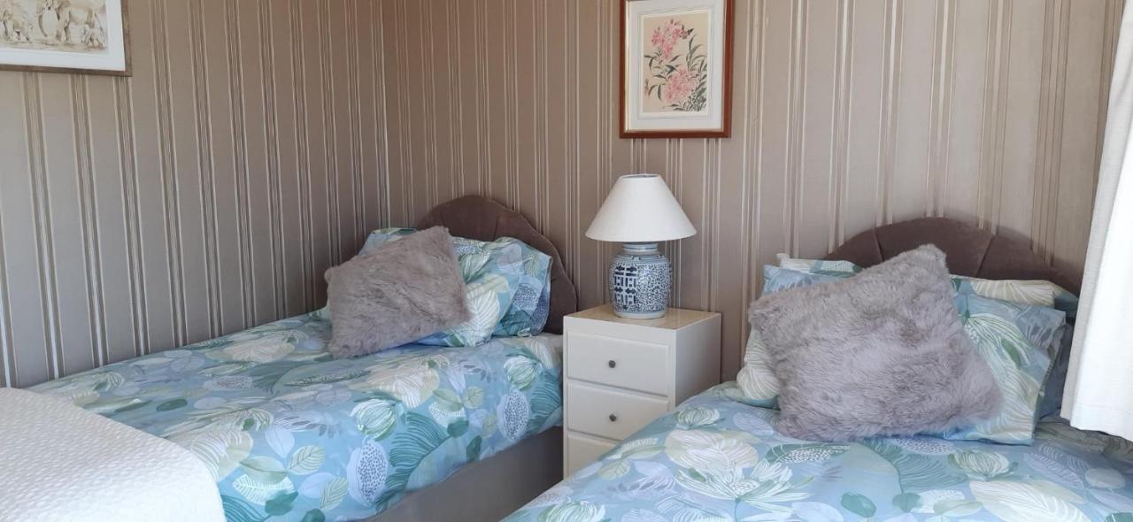 The Hermitage Private Detached Bungalow Villa Rhyl Dış mekan fotoğraf