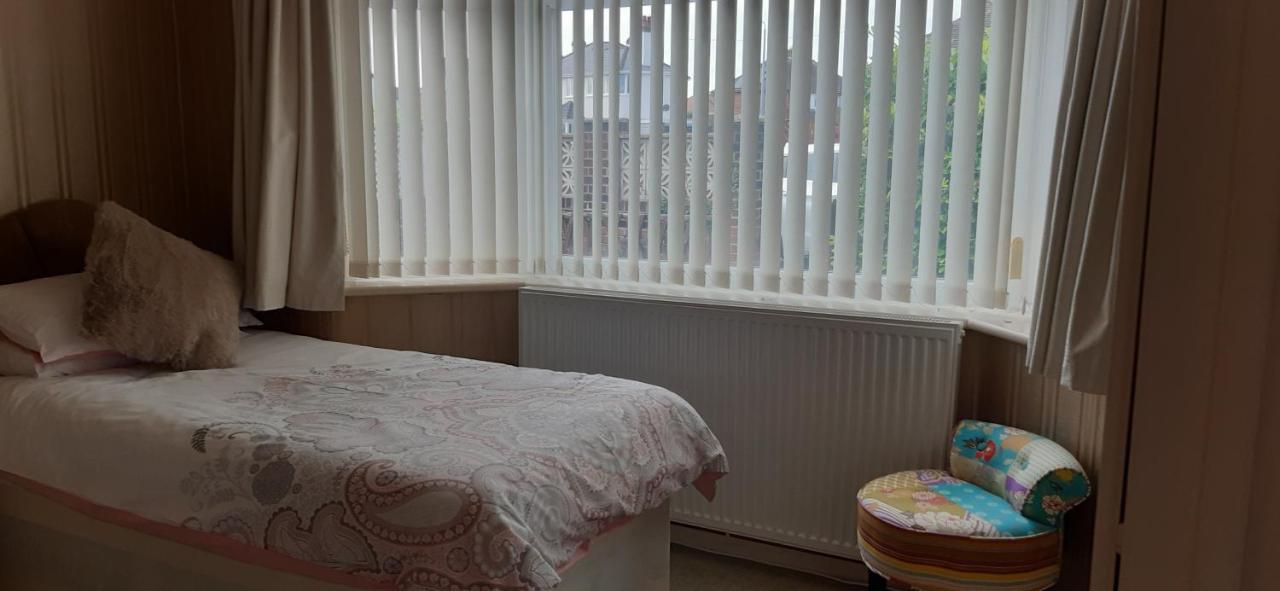 The Hermitage Private Detached Bungalow Villa Rhyl Dış mekan fotoğraf