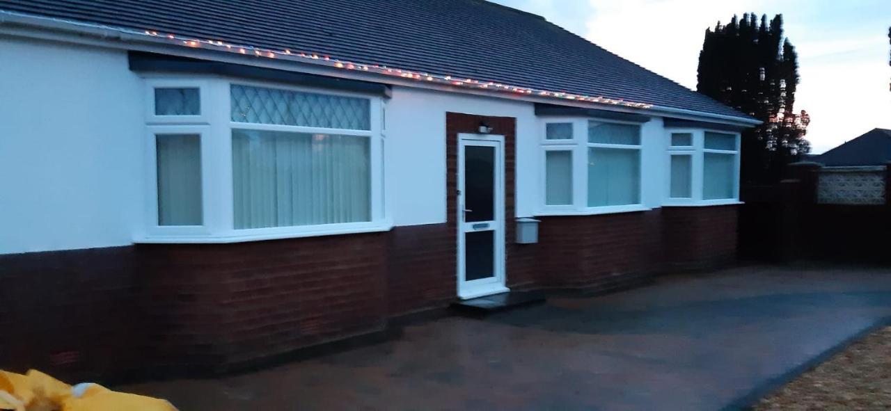 The Hermitage Private Detached Bungalow Villa Rhyl Dış mekan fotoğraf