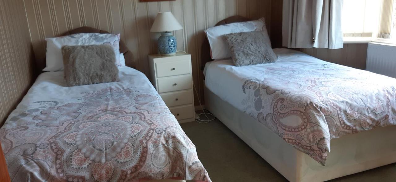 The Hermitage Private Detached Bungalow Villa Rhyl Dış mekan fotoğraf