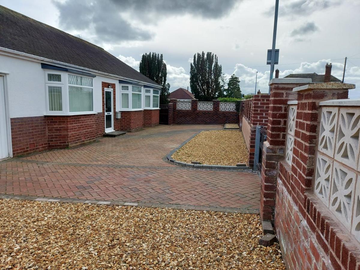The Hermitage Private Detached Bungalow Villa Rhyl Dış mekan fotoğraf