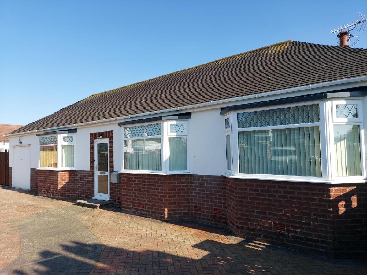 The Hermitage Private Detached Bungalow Villa Rhyl Dış mekan fotoğraf