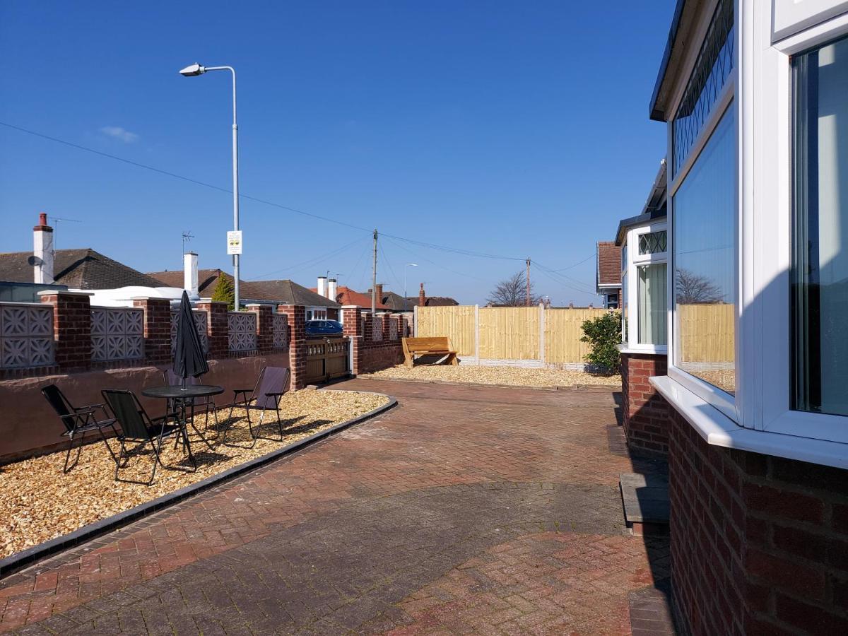 The Hermitage Private Detached Bungalow Villa Rhyl Dış mekan fotoğraf