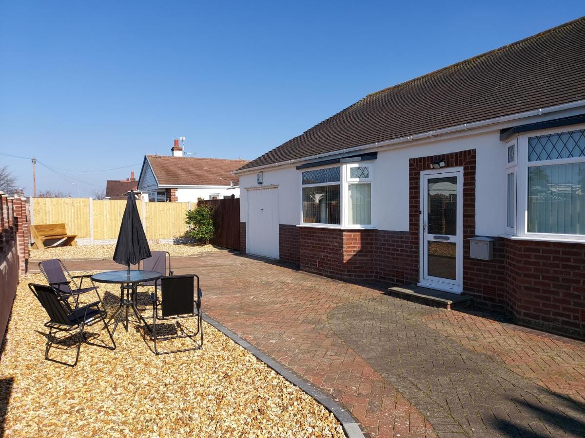 The Hermitage Private Detached Bungalow Villa Rhyl Dış mekan fotoğraf