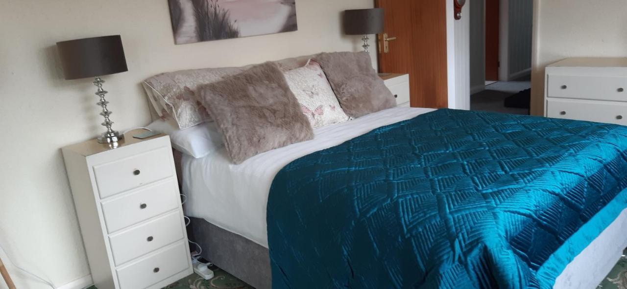 The Hermitage Private Detached Bungalow Villa Rhyl Dış mekan fotoğraf