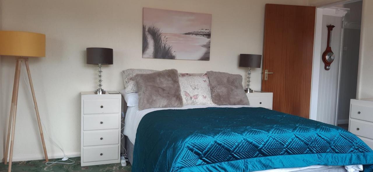 The Hermitage Private Detached Bungalow Villa Rhyl Dış mekan fotoğraf