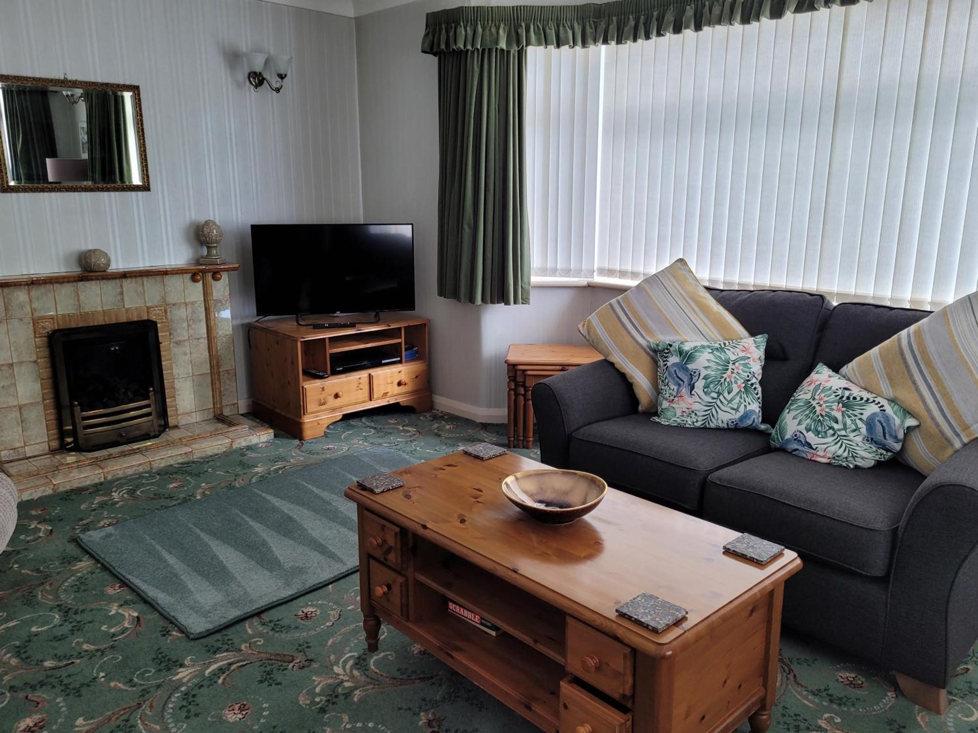 The Hermitage Private Detached Bungalow Villa Rhyl Dış mekan fotoğraf